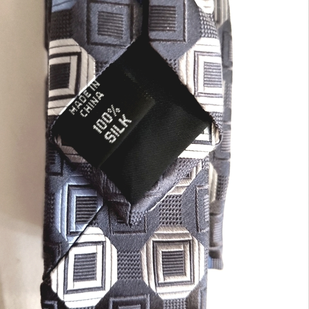 Michael Kors 100% Silk Geometric Squares Pattern Power Tie Grey Navy Blue White - Picture 5 of 6